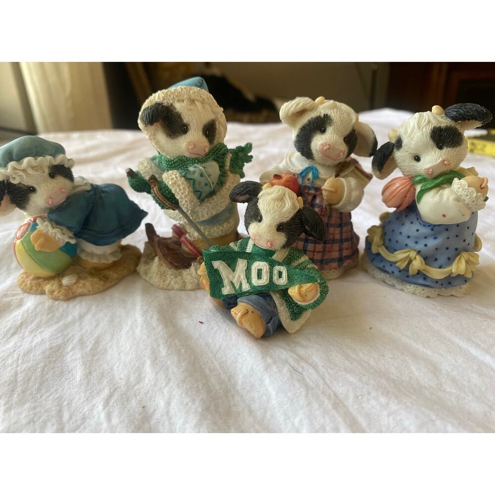 Vintage Mary's Moo Moos figurines by Enesco, manufactured in the 1990s.lot of 5